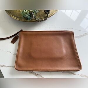 Vintage late 70’s Large British Tan  Slim Coach Zip Top Clutch/wristlet! EUC